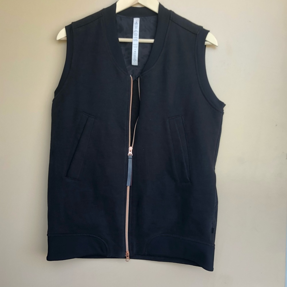 LULULEMON BLACK DEPARTURE VEST W/ ROSE GOLD ZIP